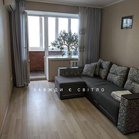 Apartment With Balcony On Peremohy Avenue 43 Tjernihiv Eksteriør billede