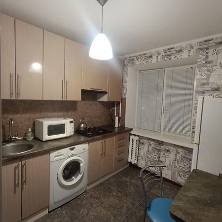 Apartment With Balcony On Peremohy Avenue 43 Tjernihiv Eksteriør billede